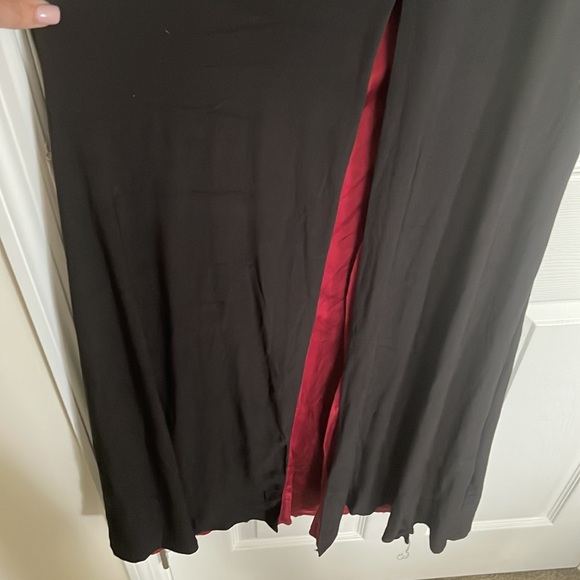 Windsor Large black and red high slit gown formal - Picture 2 of 7